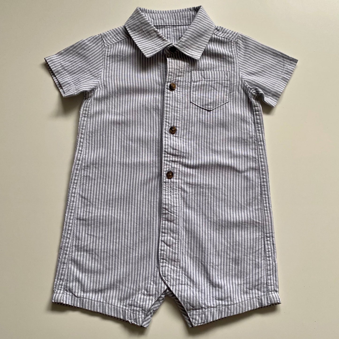 Une pièce Carters 12 mois