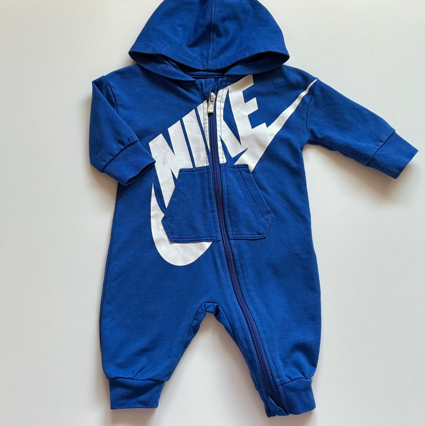 Une pièce Nike | 3 mois