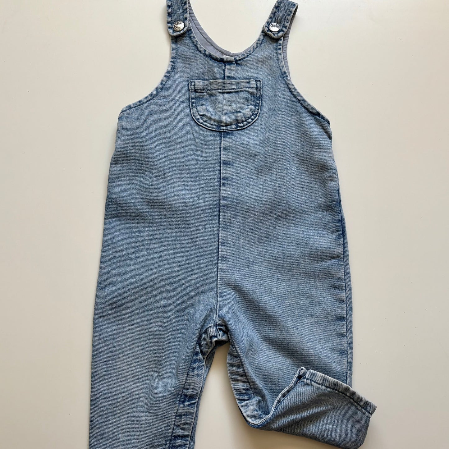 Salopette en denim | 9-12 mois (fait grand)