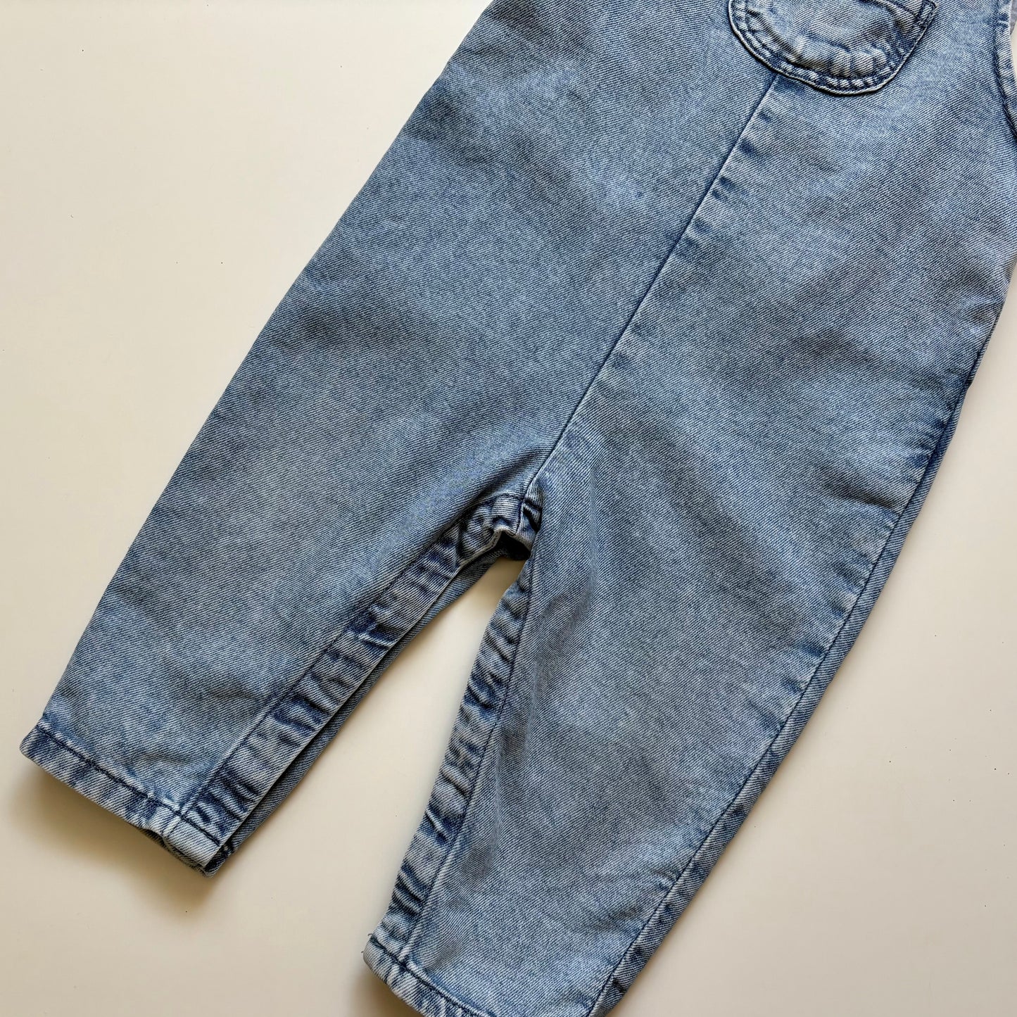 Salopette en denim | 9-12 mois (fait grand)