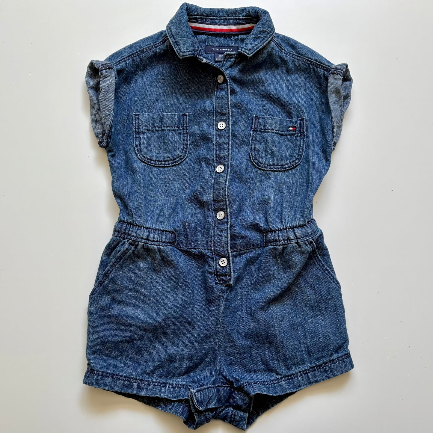 Une pièce en denim Tommy Hilfiger | 18 mois