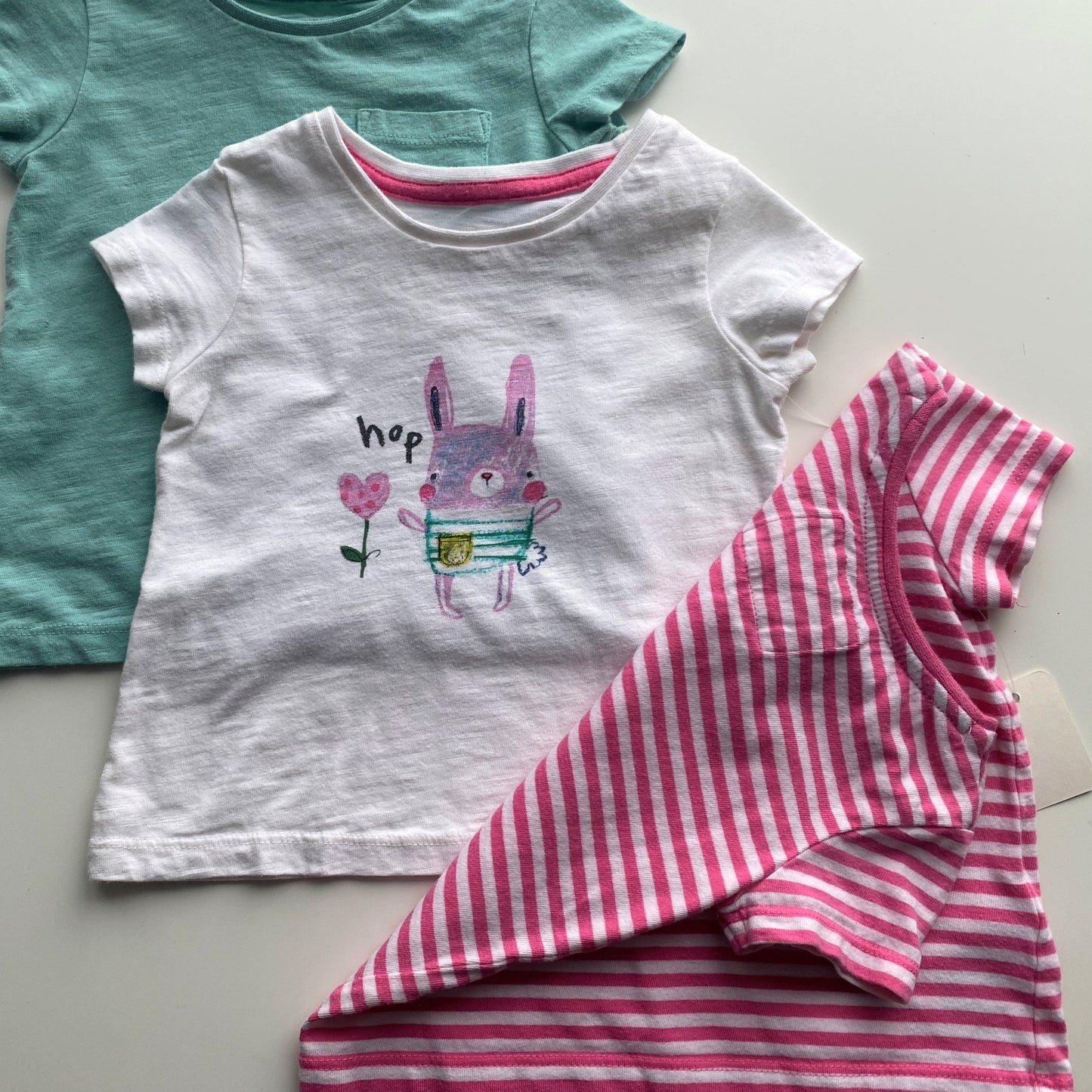 T-Shirts Next | 6-9 mois (fait grand)