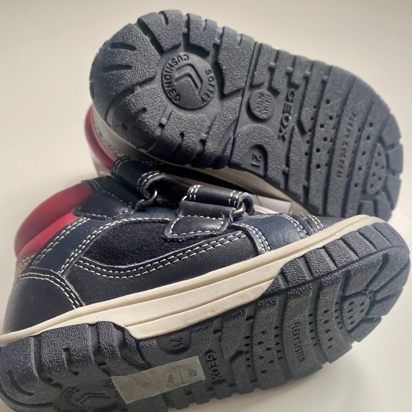 Chaussures GEOX, Taille 5.5US (NEUF)
