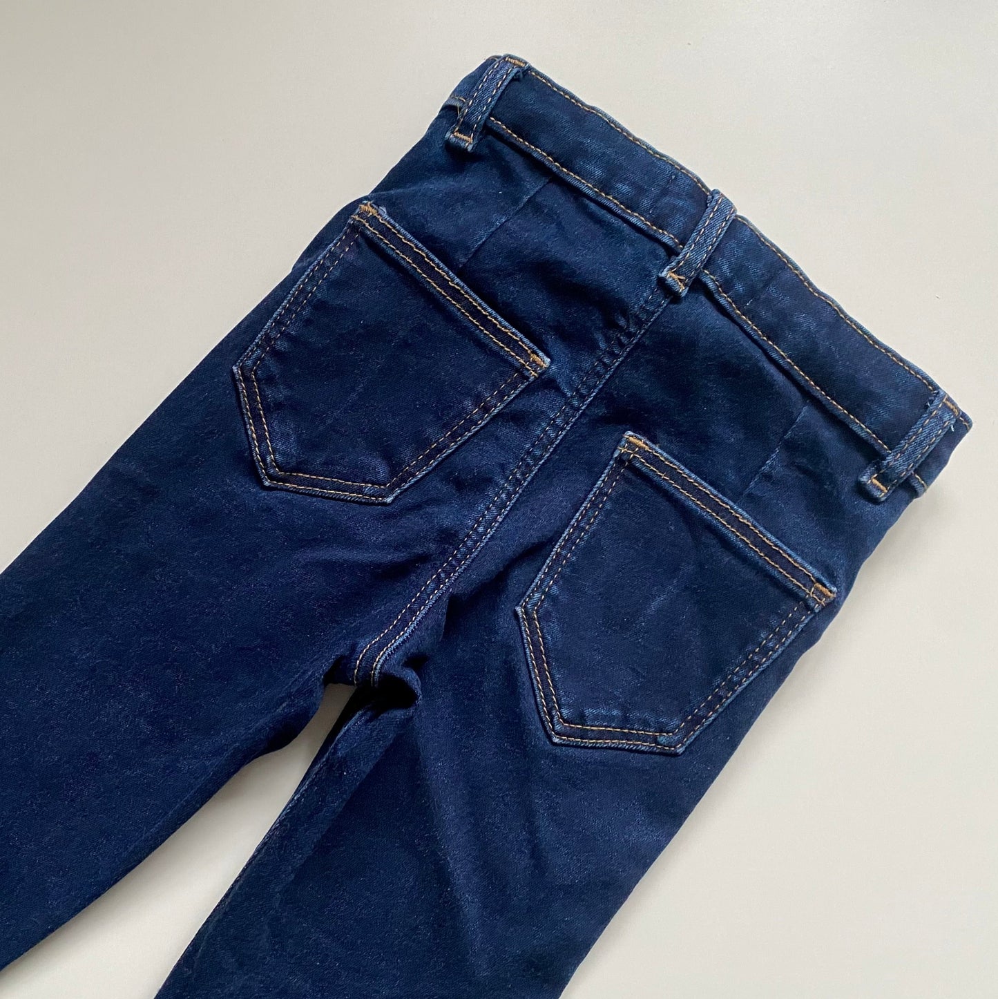 Jeans Zara 6 ans (jambe étroite)