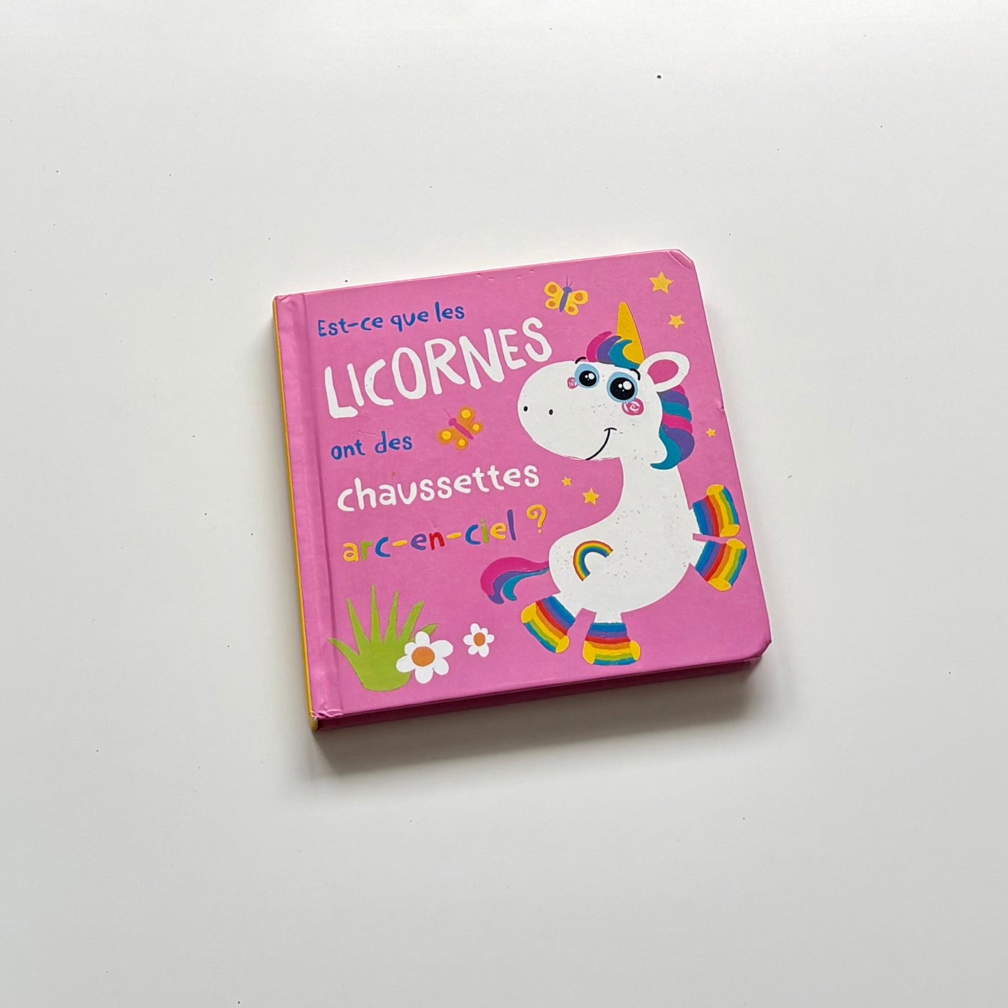 Livre cartonné - Est-ce que les licornes ont des chaussettes arc-en-ciel? (avec rabats)