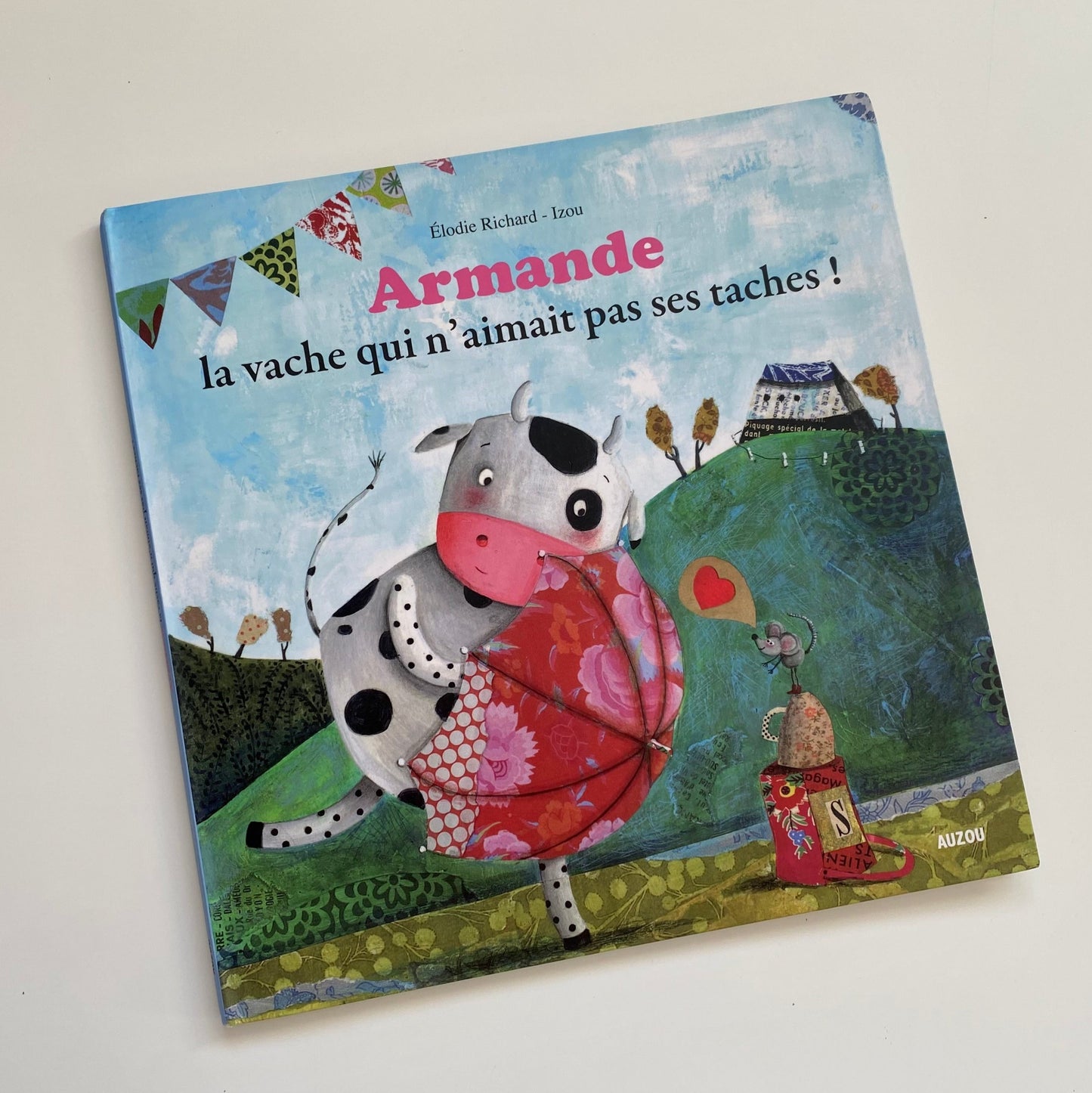 Livre - Armande la vache qui n'aimait pas ses taches! - Auzou