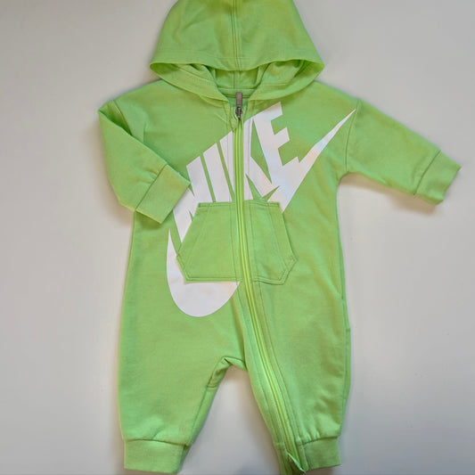 Une pièce Nike | 3 mois
