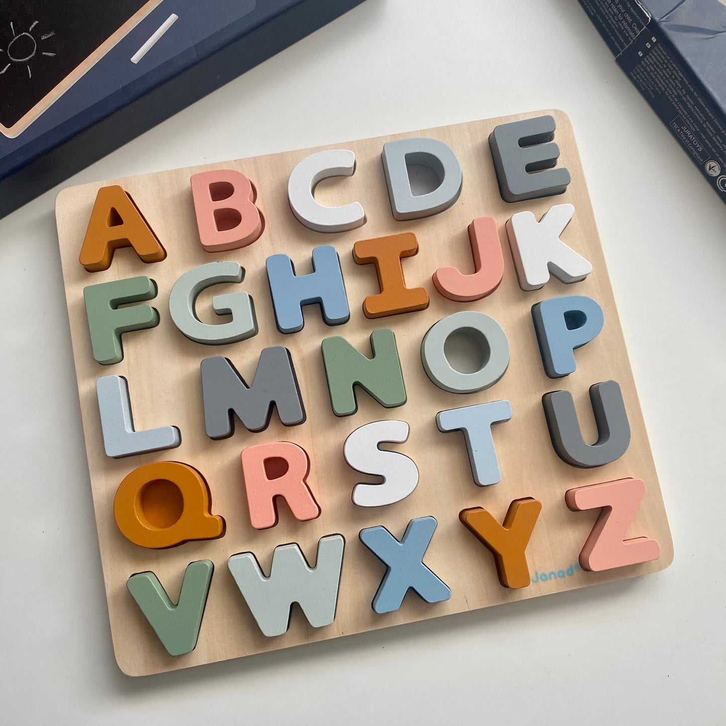 Casse-tête Alphabet en bois + tableau d'ardoise - Janod