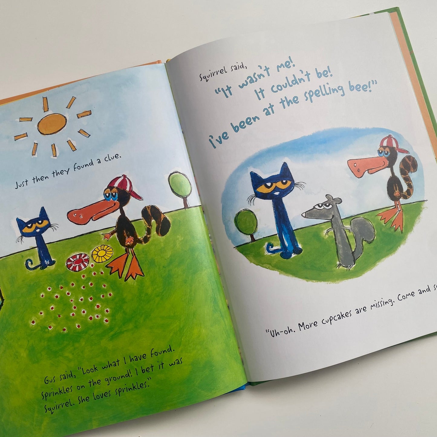 Livre - Pete the Cat and the missing cupcakes (Anglais)