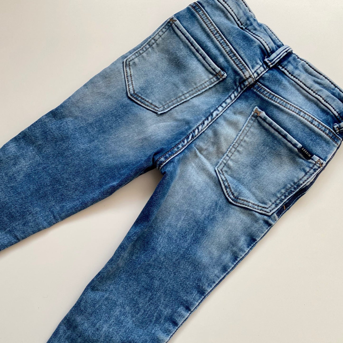 Jeans H&M 5-6 ans (fait grand)