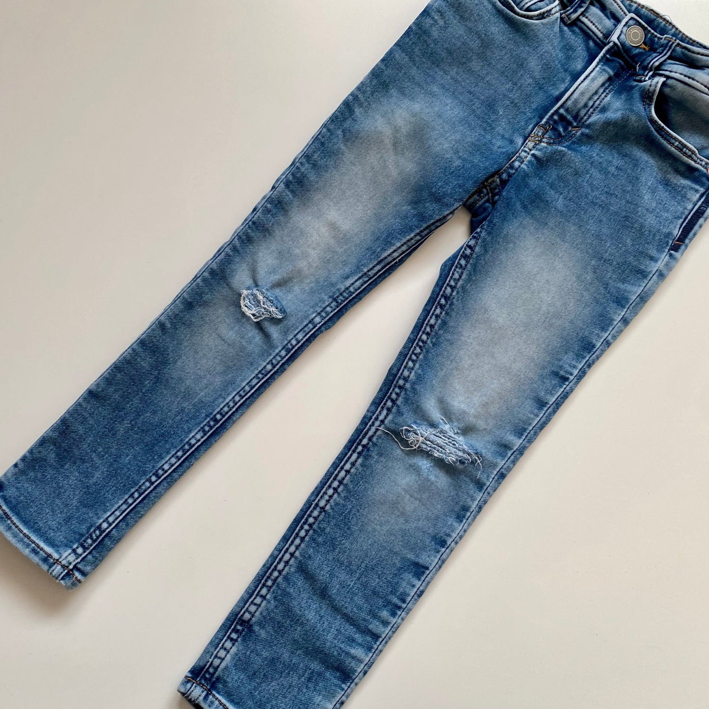 Jeans H&M 5-6 ans (fait grand)