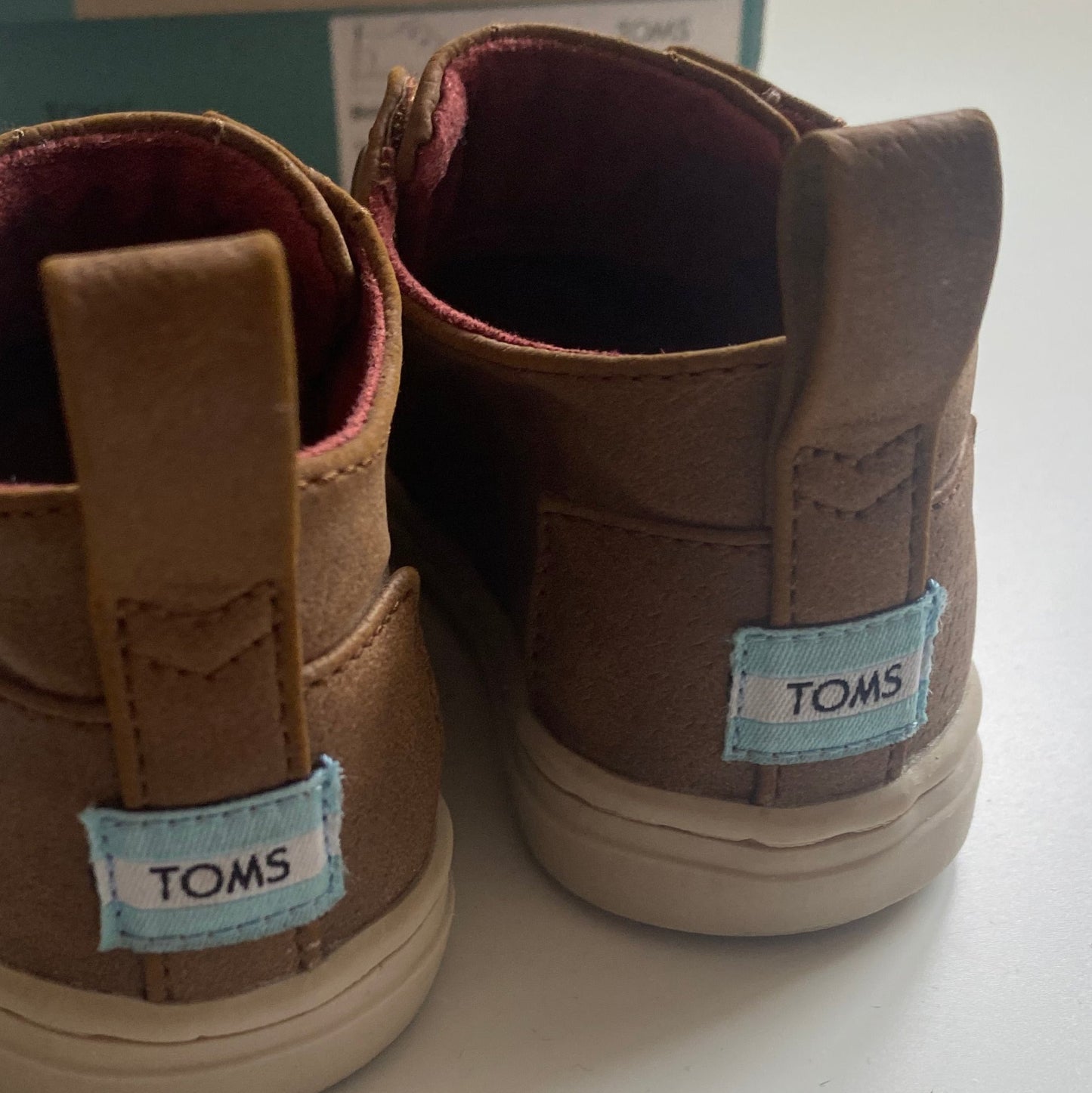 Chaussures en cuir TOMS, taille 6US