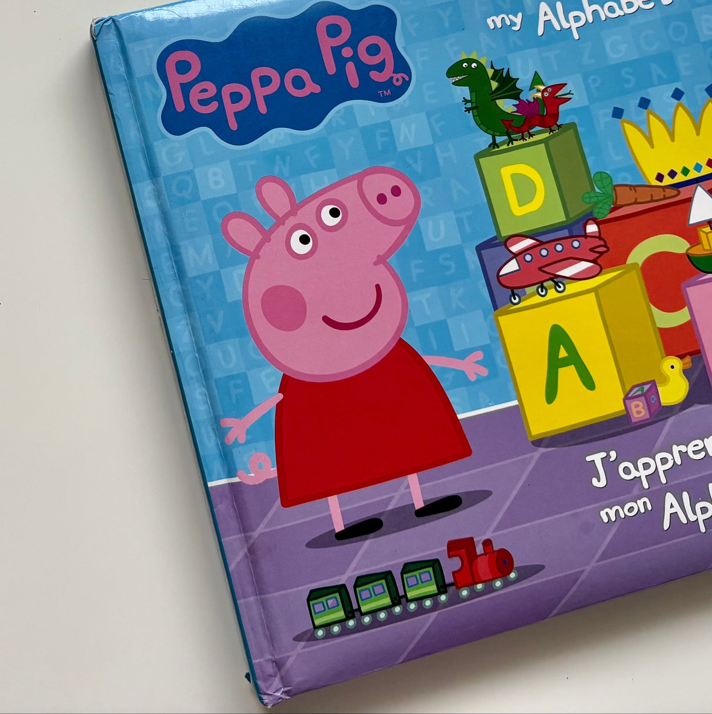 Livre cartonné - Peppa Pig : J'apprends mon alphabet (français/anglais)