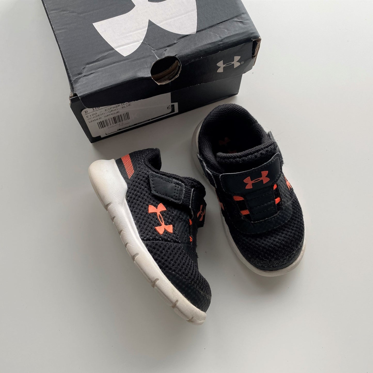 Chaussures Under Armour, Taille 5US